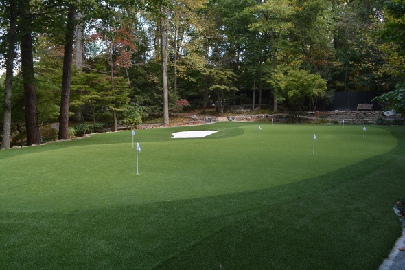 Metro New York backyard putting green